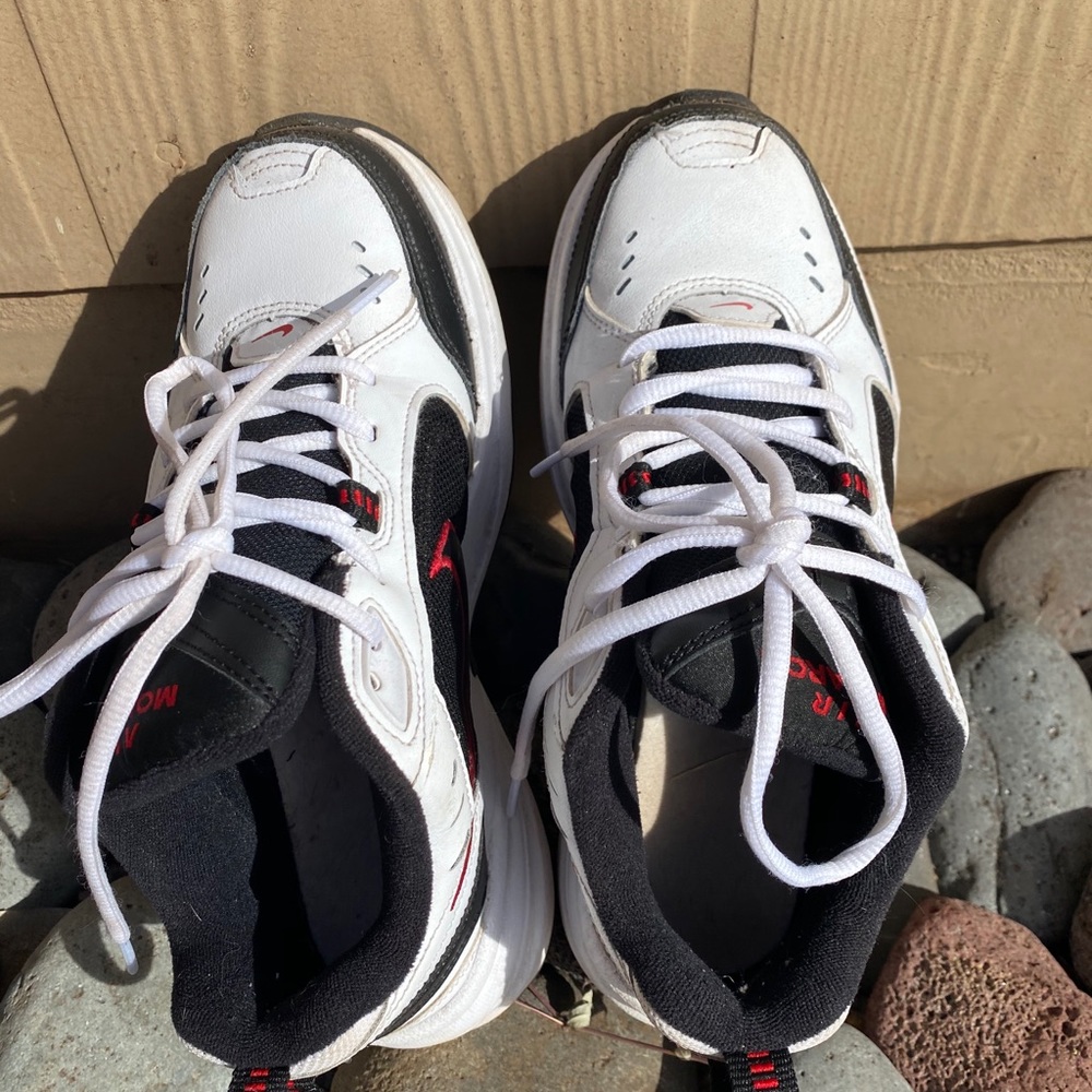 Nike shoes - Picture 2 of 5